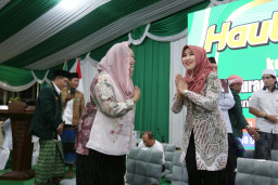 Haul ke-16 Gus Dur di Taman Bungkul, Yenny Wahid dan Lia Istifhama Gaungkan Etika Demokrasi dan Kebhinnekaan