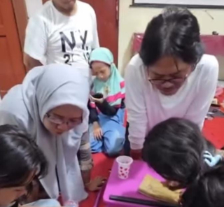 DPRD Surabaya Dorong Kebijakan Kebudayaan Inklusif Lewat Workshop Seni Cukil di Jalan Jepara