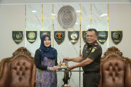Kajati Jatim Ajak Anggota DPD RI Lia Istifhama Kolaborasi Penyuluhan Hukum untuk Generasi Z