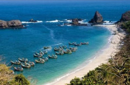 Sedang Asyik Foto-foto, Wisatawan Terseret Ombak Pantai Papuma Jember