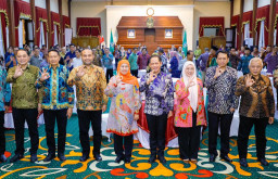 Kolaborasi Lintas Daerah, Wali Kota Eri Cahyadi Bersama Gubernur Jatim Teken PKS PSEL