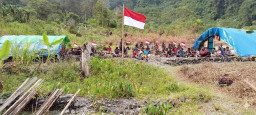 Koops TNI Habema Hadirkan Rasa Aman: Warga Distrik Kembru Kembali Pulang dan Kibarkan Bendera Merah Putih