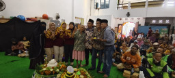 Penuh Kehangatan, Peringatan Hari Lansia di Kapas Madya Baru Diwarnai Aksi Sosial