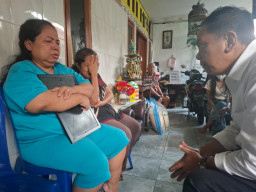 Tangis Keluarga Pecah Saat Legislator DPRD Surabaya Datangi Rumah Thomas, Pelajar SMA yang Tewas Diduga Dianiaya