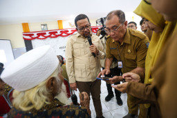 Uji Coba Perlinsos Digital di Surabaya Capai 99,74 Persen, Kepala Bakom RI Apresiasi Kinerja Pemkot