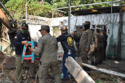 Pemkot Surabaya Tertibkan Lahan Aset 5.500 Meter Persegi di Ngagel Timur