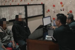 Dua Petugas DLH Surabaya Disanksi Setelah Terbukti Lakukan Pungli PKL di Tugu Pahlawan