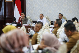Wali Kota Eri Cahyadi Paparkan Strategi Pengentasan Kemiskinan Terintegrasi di Surabaya