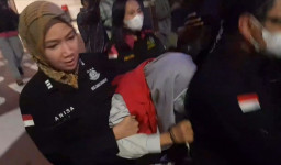 Jadi Tersangka Baru Pungli Rp1,3 Miliar, Pejabat Perempuan Dinas ESDM Jatim Ditahan Kejati