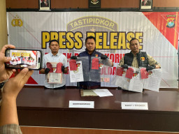 Baca juga : Modus LPJ Fiktif Rp795 Juta, Kasus Korupsi Mantan Ketua DPRD Mamuju dan Bendahara Segera Disidang!