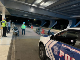 Perkuat Patroli Malam, Komitmen Ditlantas Polda Sulbar Jaga Kamseltibcarlantas Sepenuh Hati