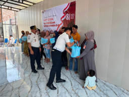Sambut HUT ke-81 RI, Rutan Sampang Bagikan Bingkisan untuk Keluarga WBP