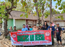 Krisis Air Melanda Bojonegoro, PNIB Salurkan 99.999 Liter Air Bersih ke Wilayah Kekeringan