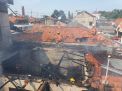 Korsleting Listrik, Rumah di Ngagel Terbakar, Ada Mobil yang Gosong