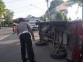 Gegara Rem Blong mobil Hijet Tabrak Pasutri Dan Terguling