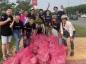 Ksatria Batam Dan Sosialita Miss_cawaii Berbagi 1.000 Nasi Bungkus Di Simpang Gelail