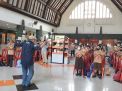 Mendongeng, Cara Kreatif Taruna Merah Putih Surabaya Kenalkan Bung Karno Pada Siswa SD