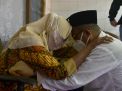Sungkem Ibu Sebelum Dilantik, Armuji: Mak, Mohon Doa Restunya
