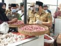 Hari Pertama Ramadan, Bupati Ipin Sidak Harga Kebutuhan Pokok