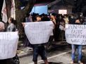 Suara Bising Dan Mangkir 3 Kali Mediasi, Warga Dukuh Pakis Demo Whisper Lounge & Restaurant