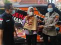 Dikira Terjaring Razia Prokes, Fitri malah Diberi Paket Sembako