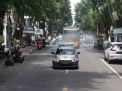 Cegah Covid-19, Polres Gresik Semprot Disinfektan di Tiga Jalan Utama