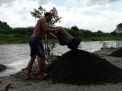Penambang Tradisional di Tengah Mekanisasi Tambang Pasir