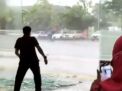 Hujan dan Angin Kencang Terjang Gresik, Pintu Kaca Mal sampai Pecah!