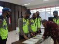Panitia dan Peserta Seleksi Polri Teken Pakta Integritas di Gresik