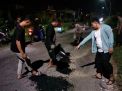 Jalan di Gresik Rusak Parah, Anggota DPRD Sampai Ikut Menambal
