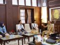 Tagih Janji Kampanye, Empat Siswa MBR SMA/SMK Datangi Wakil Wali Kota Surabaya Armuji