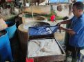Pengrajin Tahu di Probolinggo Tetap Produksi, Tapi Kurangi Ukuran dan Jumlah Karyawan