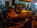 Mobil Tabrak Tiang Lampu, satu Penumpang Tewas Di Tempat