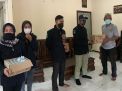 Peringati HPN, Karang Taruna Krian Bagikan APD Untuk Jurnalis