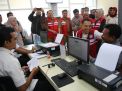 Ngantor di Kelurahan Tanjung Perak, Wali Kota Eri Keliling Kampung hingga Pastikan Pelayanan Adminduk yang Rampung 24 jam