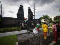 FOTO: Upacara Mekingsan Ring Geni di Surabaya