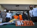FOTO: Polisi di Surabaya Bekuk Dua Pengedar Narkoba