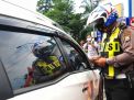 FOTO: Uji Coba Larangan Mudik di Surabaya