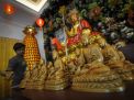 FOTO: Mandikan Patung Budha Jelang Tahun Baru Imlek