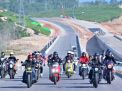 Naik Motor, Presiden Jokowi Ajak Para Influencer Tinjau Jalan Tol IKN