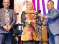 Gubernur Khofifah Raih Penghargaan Tokoh Nasional Peduli Ekonomi Kerakyatan dari PWI Jatim, Ini Prestasinya
