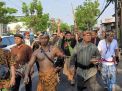 Kirab Sawunggaling Tagih Janji, Ratusan Warga Lidah Wetan Berjalan Menuju Pemkot Surabaya