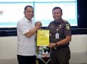 Hari Bhakti Adhyaksa ke-64: Kejari Surabaya Beri Kado Legal Opinion untuk Transformasi BUMD