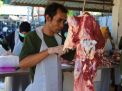 Wali Kota Eri Cahyadi Serahkan Puluhan Hewan Kurban ke RPH Surabaya untuk Warga