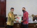 Pemkot Surabaya Terima 142 SHP dan 44 PBT, Wali Kota Eri Cahyadi: Pengamanan Aset segera Terwujud