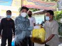 PJ Bupati Sidoarjo Salurkan 754 Sembako kepada Warga Terdampak Banjir