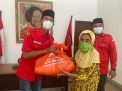 Salurkan Sembako Bambang DH, Ketua PDIP Surabaya: Memperkuat Akar di Kalangan Wong Cilik
