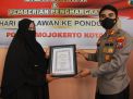 Kapolresta Mojokerto Beri Penghargaan Pengasuh ODGJ di Pondok 99 sebagai Pahlawan Kemanusiaan
