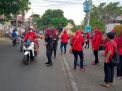 Jelang Buka Puasa, Srikandi PDIP Kota Probolinggo Bagikan Takjil di Jalanan