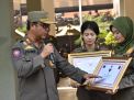 Wali Kota Eri Cahyadi dan Satpol PP Surabaya Raih Penghargaan Sekaligus dari Kemendagri